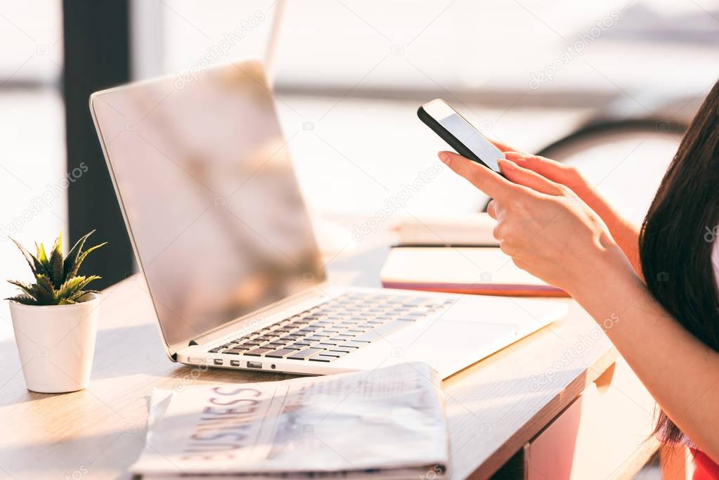 businesswoman working with smartphone
